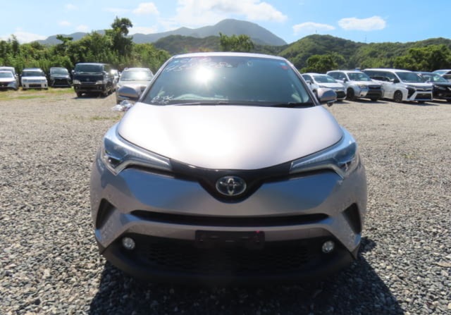 Toyota C-HR thumbnail 3