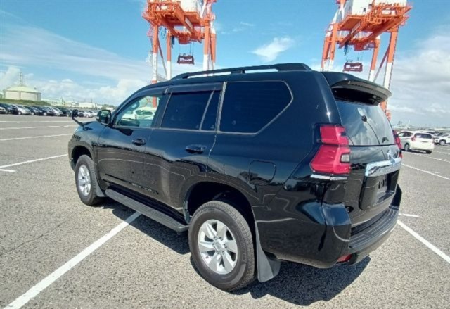 Toyota LAND CRUISER PRADO thumbnail 4
