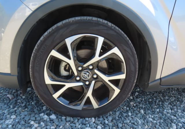 Toyota C-HR thumbnail 7