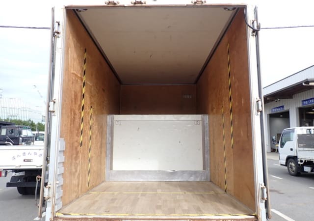 Isuzu ELF TRUCK thumbnail 7