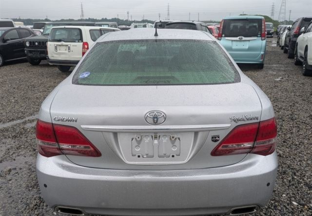 Toyota CROWN thumbnail 3