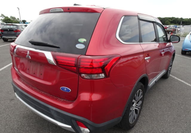 Mitsubishi Outlander thumbnail 2