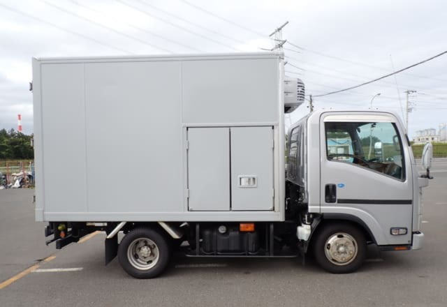Isuzu ELF TRUCK thumbnail 4