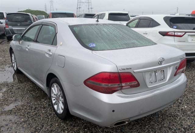 Toyota CROWN thumbnail 5