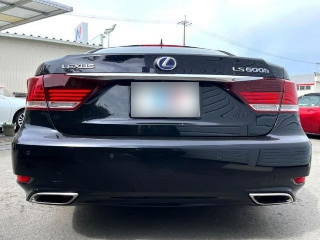 Lexus LS600h thumbnail 3