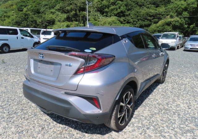 Toyota C-HR thumbnail 6
