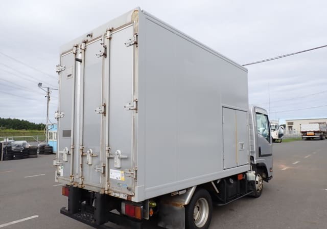Isuzu ELF TRUCK thumbnail 5