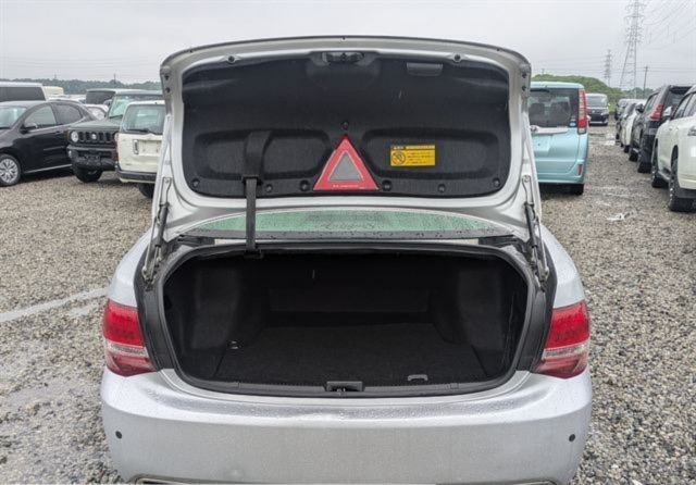 Toyota CROWN thumbnail 4
