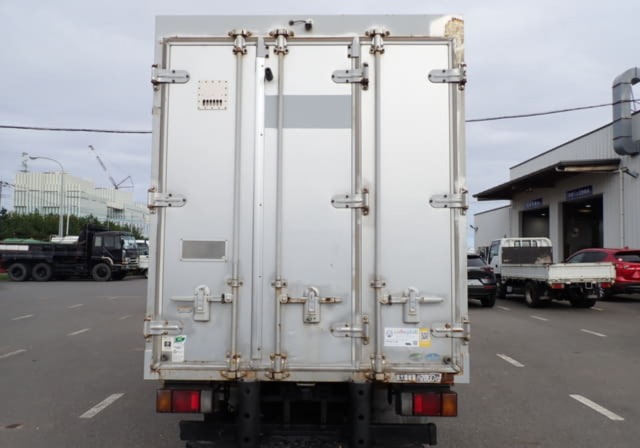 Isuzu ELF TRUCK thumbnail 6