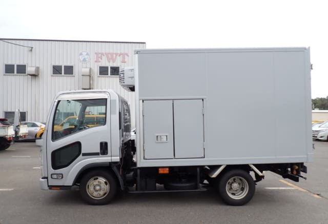 Isuzu ELF TRUCK thumbnail 3