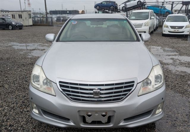 Toyota CROWN thumbnail 2