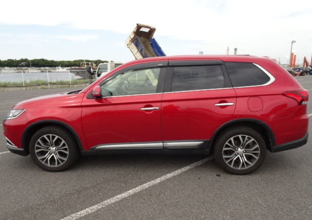 Mitsubishi Outlander thumbnail 3