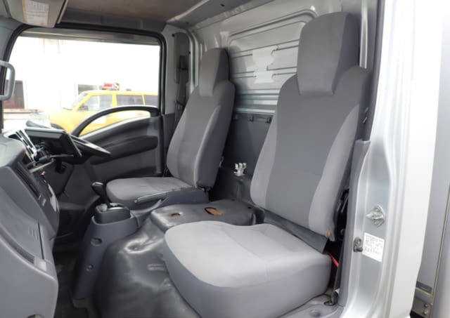 Isuzu ELF TRUCK thumbnail 9