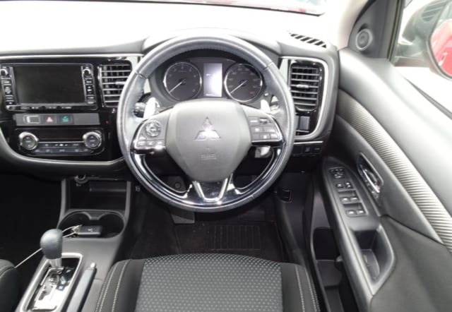 Mitsubishi Outlander thumbnail 7