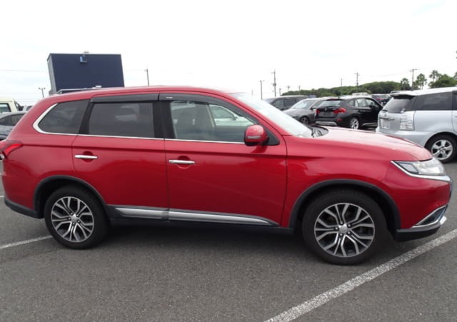 Mitsubishi Outlander thumbnail 4