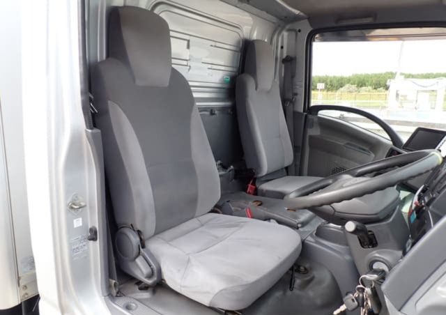 Isuzu ELF TRUCK thumbnail 8