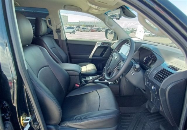 Toyota LAND CRUISER PRADO thumbnail 6