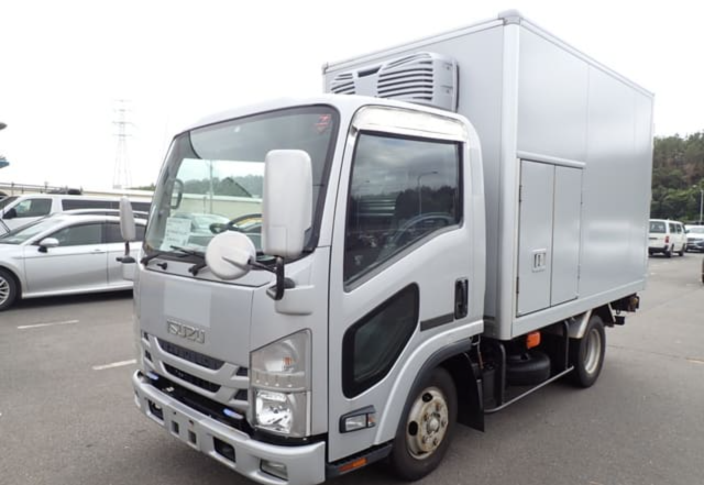 Isuzu ELF TRUCK
