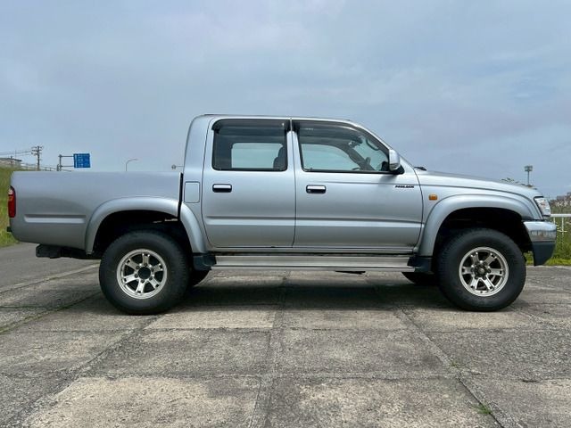 TOYOTA HILUX thumbnail 10