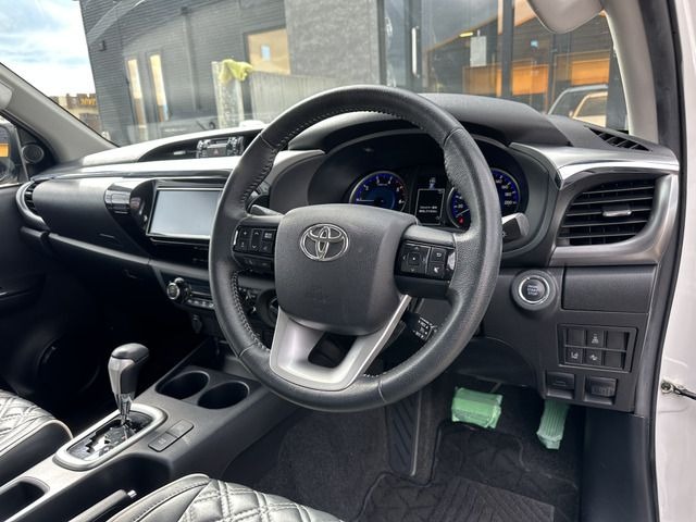 TOYOTA HILUX thumbnail 10