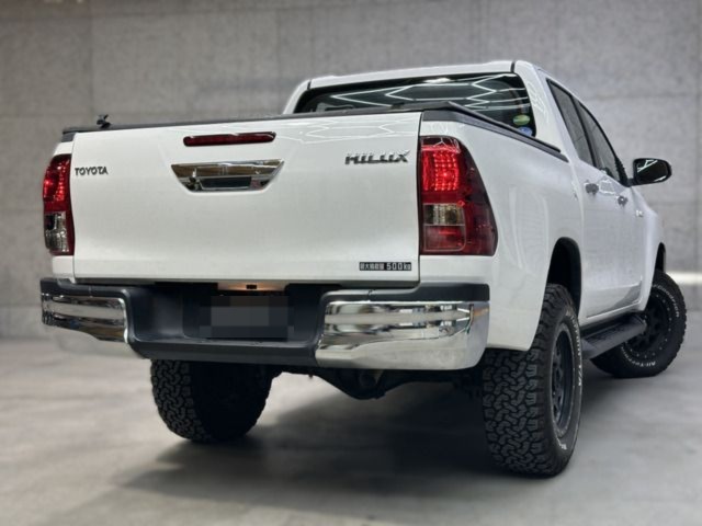 TOYOTA HILUX thumbnail 6