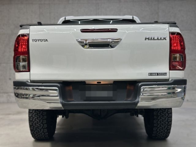 TOYOTA HILUX thumbnail 5