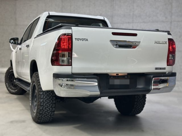 TOYOTA HILUX thumbnail 4