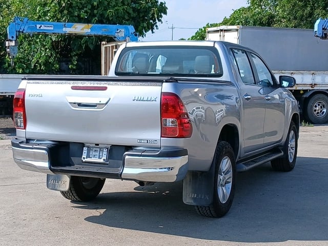 TOYOTA HILUX thumbnail 7