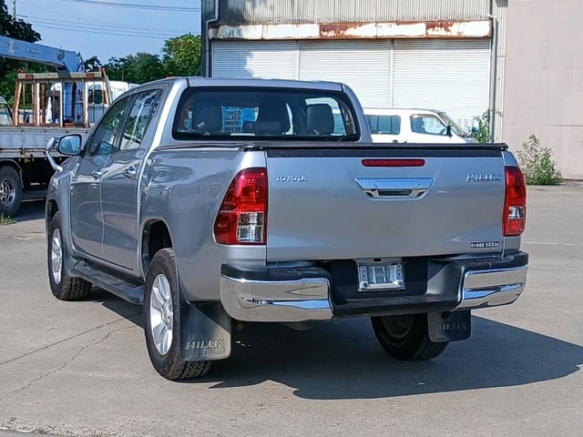 TOYOTA HILUX thumbnail 5