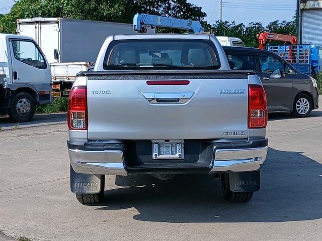TOYOTA HILUX thumbnail 6