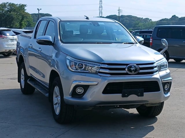 TOYOTA HILUX thumbnail 3