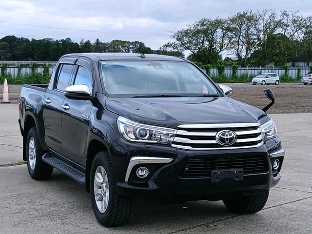 TOYOTA HILUX thumbnail 3