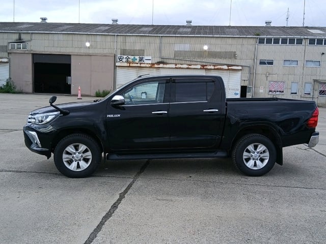 TOYOTA HILUX thumbnail 4