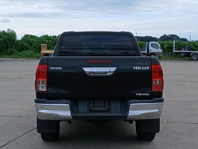 TOYOTA HILUX thumbnail 6