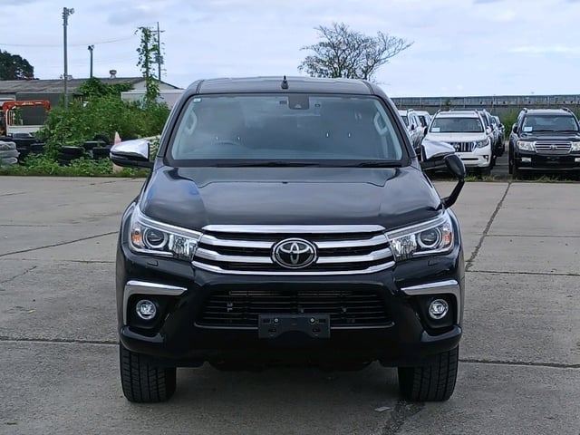 TOYOTA HILUX thumbnail 2
