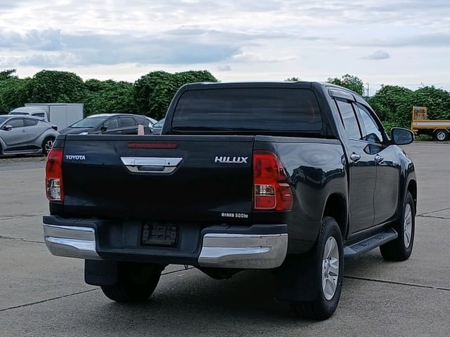 TOYOTA HILUX thumbnail 7