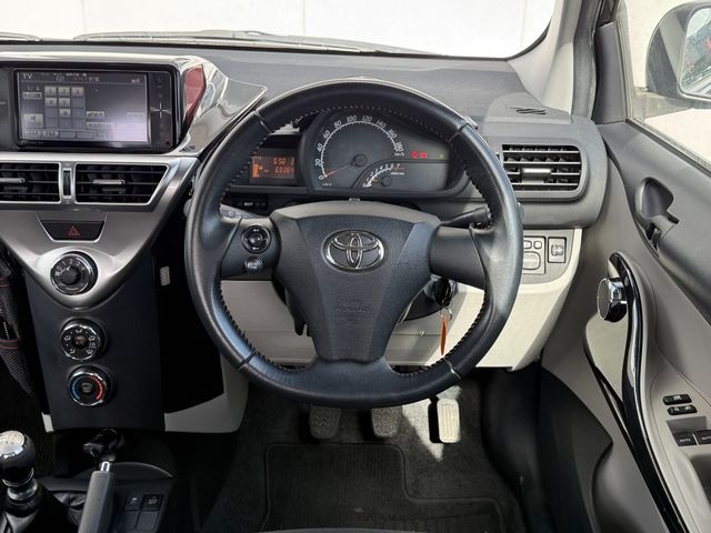 TOYOTA IQ thumbnail 8
