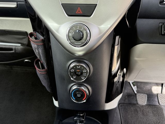 TOYOTA IQ thumbnail 17