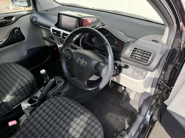 TOYOTA IQ thumbnail 9