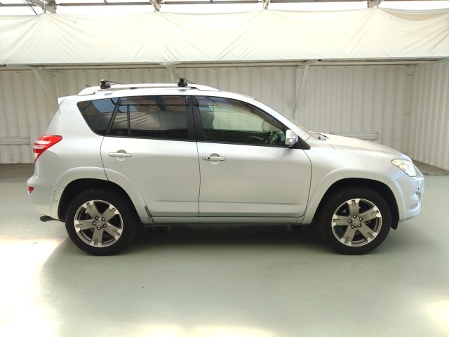 Toyota RAV4 thumbnail 2
