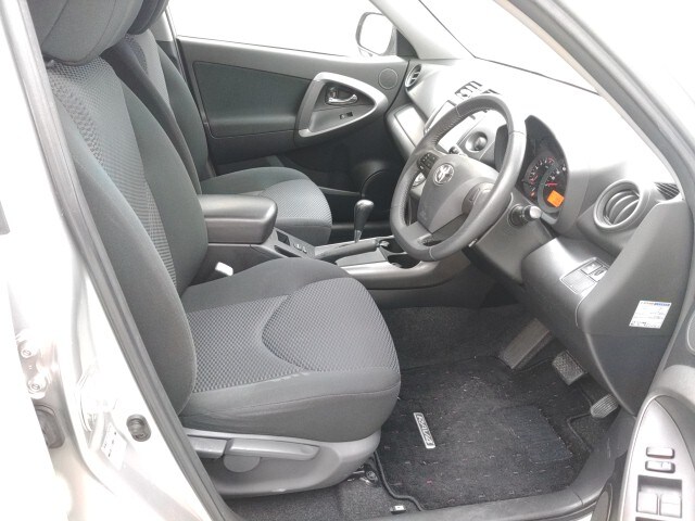 Toyota RAV4 thumbnail 4
