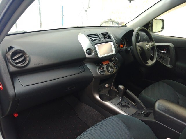 Toyota RAV4 thumbnail 6